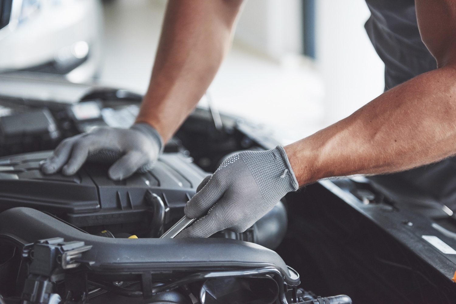 An expert technician providing Porsche servicing in Hampshire.